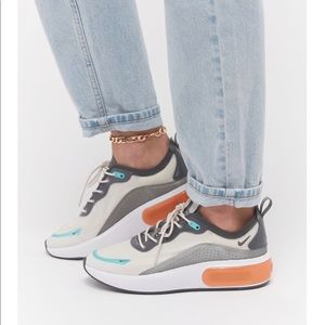 Nike Air Max Dia SE Sneaker Size:5 US